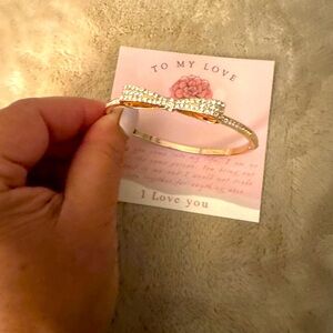 Brand new gold bracelet